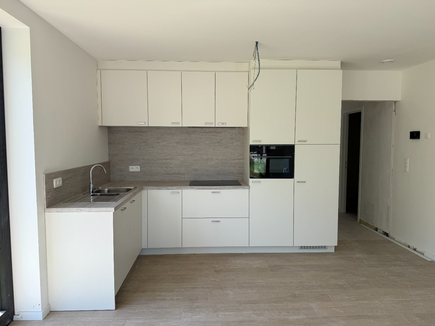 Laatste gelijkvloers 2-slpk appartement met tuin, 1 stpls en een kelder - foto 4