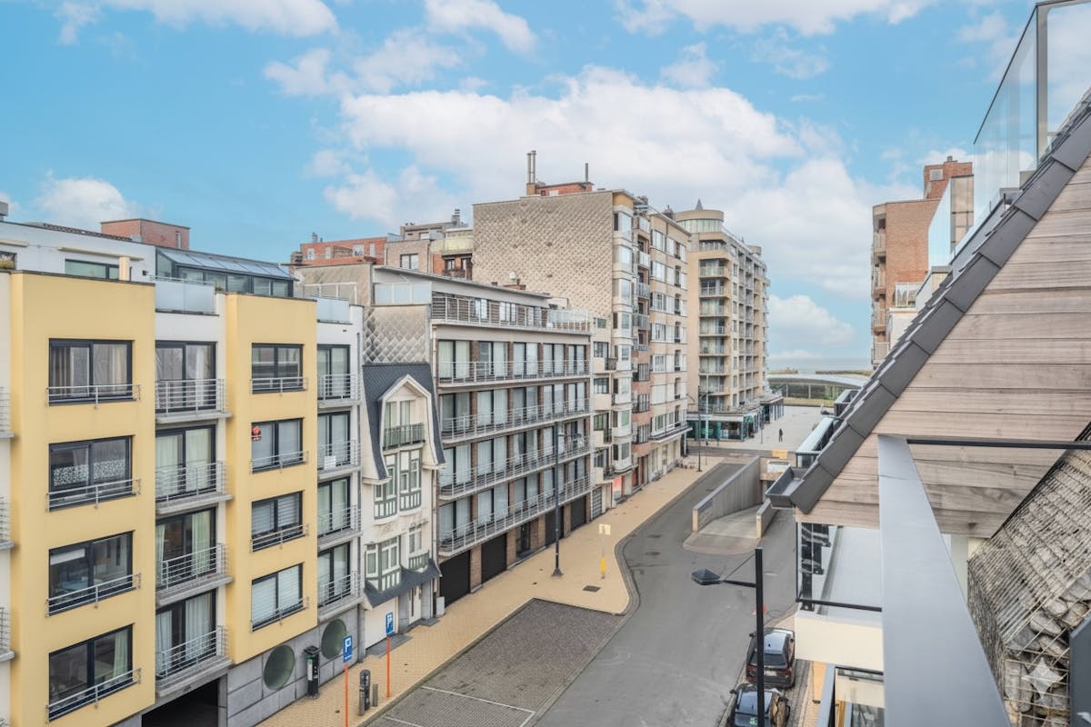 Recent two bedroom apartment in an absolute top location! - photo 5