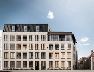 <p><strong>Hoogwaardig afgewerkte appartementen rond een betoverende stadstuin</strong><br />Een harmonieuze combinatie van stedelijke dynamiek en zalige rust. Het project bestaat uit 32 appartementen, verdeeld over drie gebouwen, wat zorgt voor een kleinschalige en geborgen sfeer.</p>
<p>De architectuur van Verhamme De Vel geeft het geheel een sterk karakter, geïnspireerd op de historische omgeving. Door de opdeling in woonvolumes op menselijke schaal krijgt het project een intieme uitstraling.</p>
<p>De tuin- en landschapsarchitectuur van Koen Aerts (Archi-verde) zorgt voor een gelaagd spel van groene haagranden en transparante boomkruinen: een prachtige, groene binnentuin — een zeldzame luxe in de stad.</p>
<p>Bovendien is het project uiterst duurzaam en toekomstbestendig, met een E-peil lager dan 20 en volledig fossielvrij.</p>
<p>Parking mogelijkheid en berging.</p>
<p>Aankoop onder 6% mogelijk alsook 100% vrijstelling onroerende voorheffing gedurende 5 jaar.</p>
