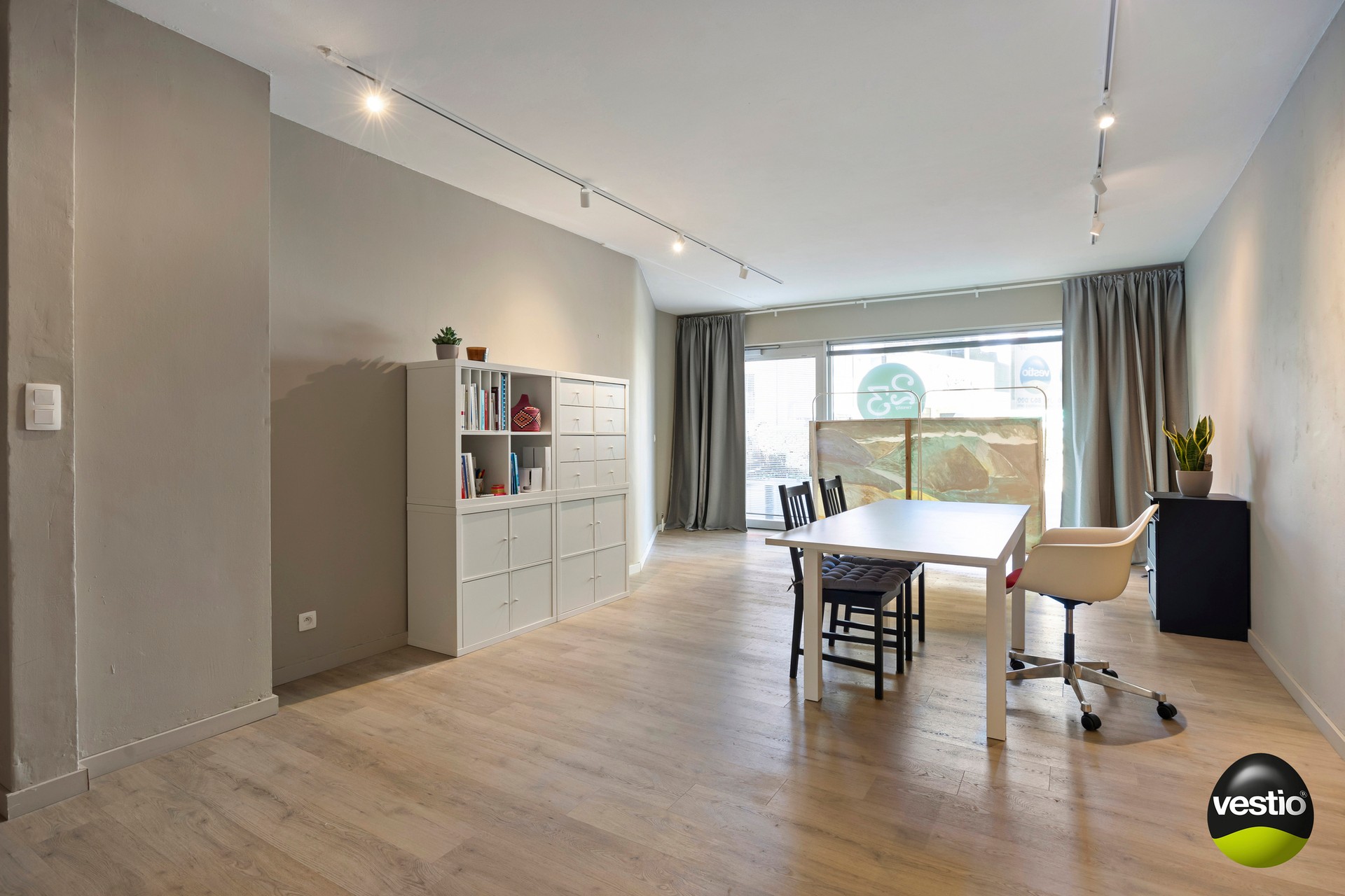 Leuke, gerenoveerde handelsruimte (ca. 80 m²) aan het Capucienenplein! - foto 1