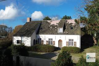 Deze aanbieding zal ongetwijfeld in aanmerking komen voor een ruim publiek zoekende kopers. Heropbouwproject – landelijk-moderne villa met...