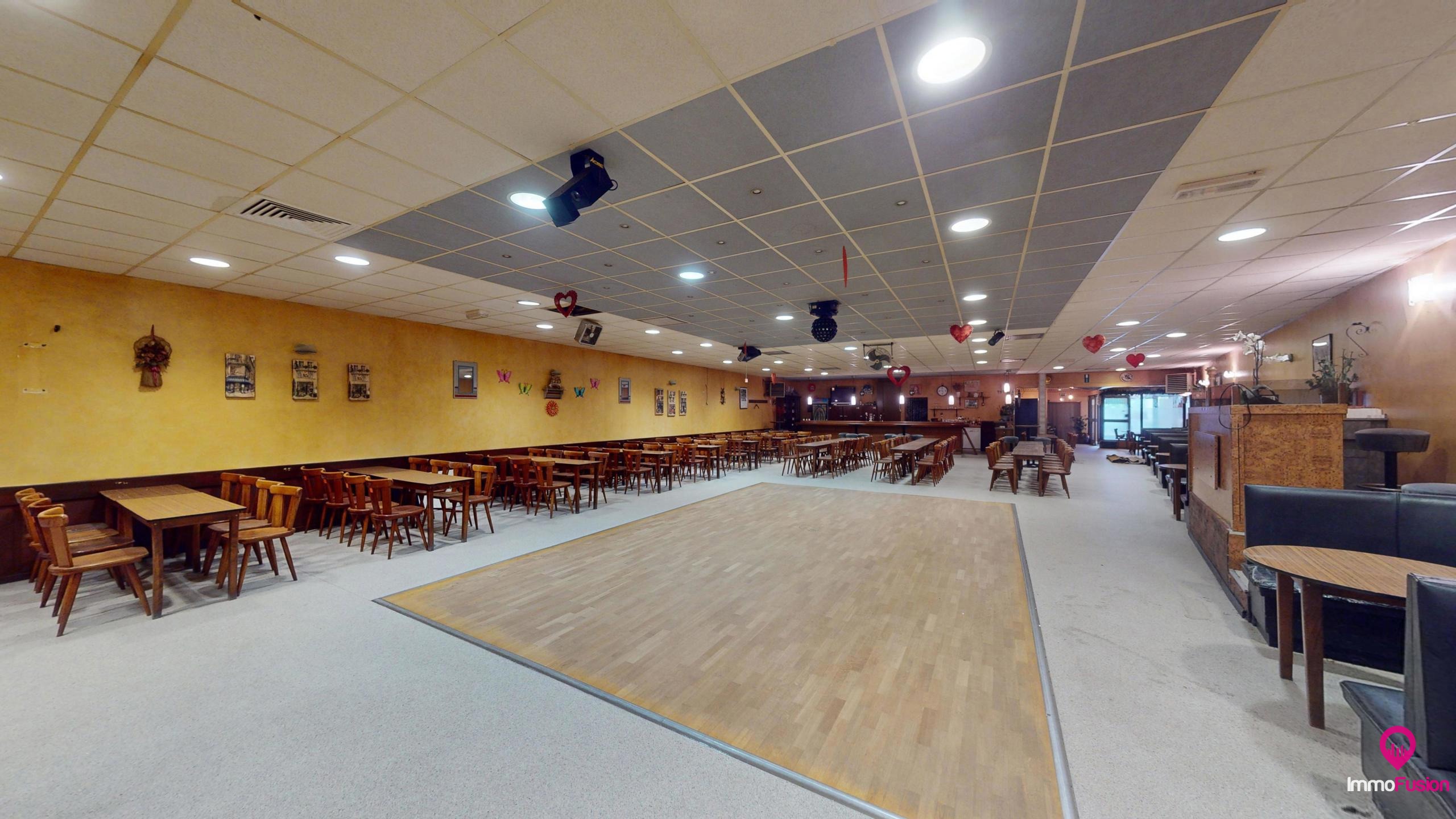 Danszaal 600m² + vergunde woonst in het bruisende Zonhoven! - foto 3