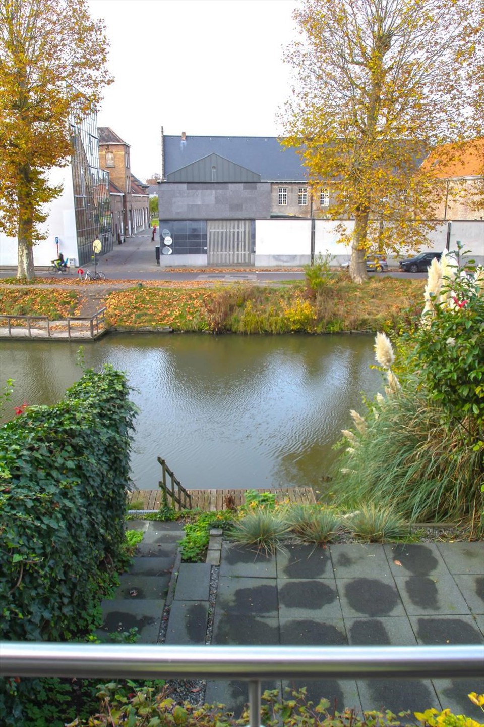DUPLEX appartement aan het water omgeven door groen - foto 2