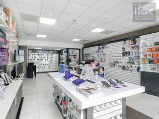 Commercieel pand te huur met topligging in het centrum van Tervuren. Het pand bestaat uit een handelsruimte van 57 m² met een grote vitrine die...