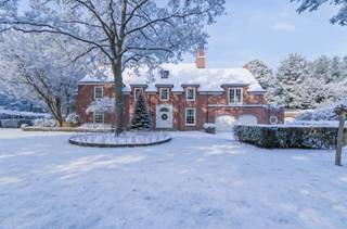Deze architecturale Klassieke villa met oa. 5 à 6 slaapkamers en 3 badkamers op 5.233m² werd in 1981 gebouwd door architect Laporta, in opdracht...