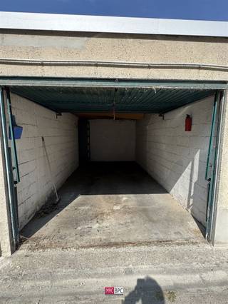 Garagebox te koop in Ukkel buurt de Fré / Cavell: 32.000€Ideaal voor het parkeren van uw wagen, opslag of als risicovrije investering - Deur:...