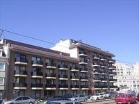 Overdekte autostaanplaats in garagecomplex van Residentie Ter Strandwege.Inrijden via Raversijdestraat.Geen garagebox.Maandelijkse huurprijs: 100 +...