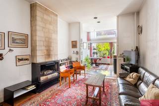 Charming townhouse to renovate with garden on MechelsepleinOn a prime location on the bustling Mechelseplein in Antwerp is this spacious townhouse...