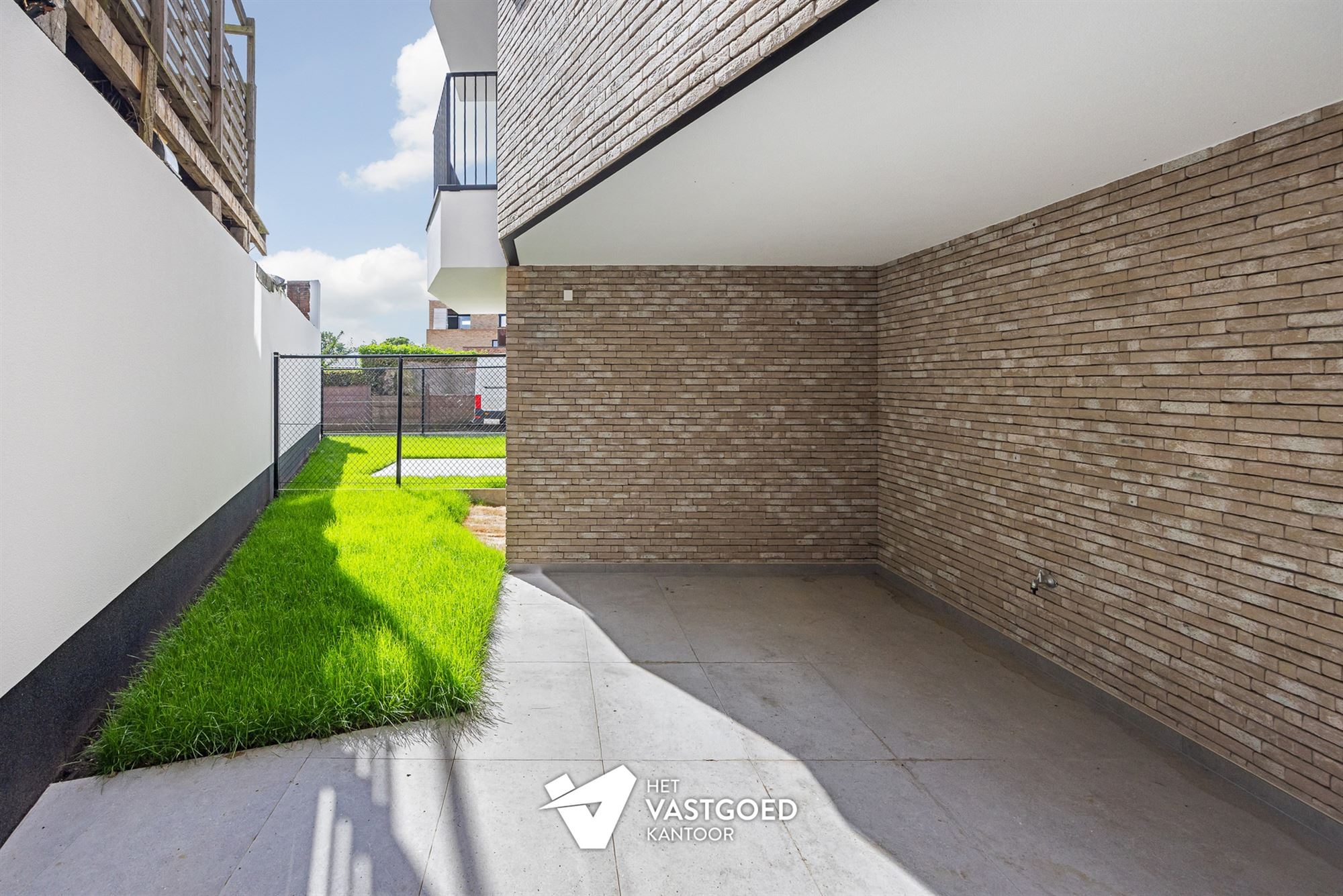 GELIJKVLOERS WONEN MET RUIM TERRAS (TUIN) - 6% BTW MOGELIJK! - foto 2