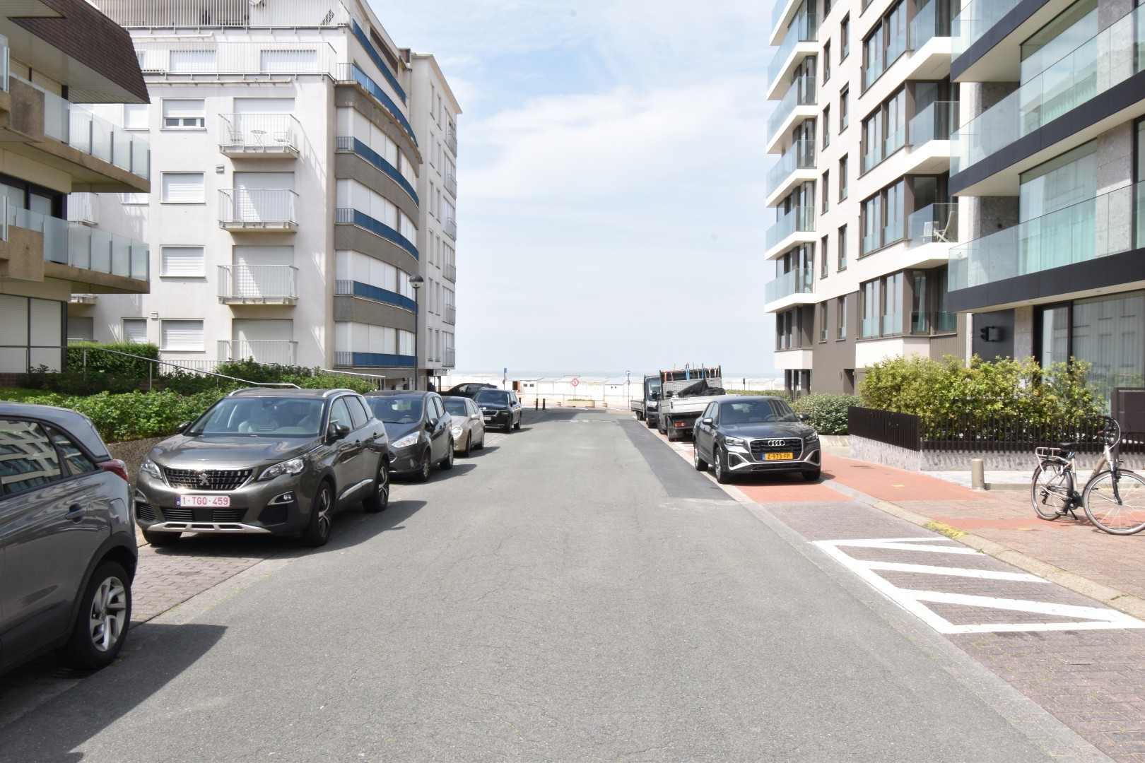 Ruime staanplaats op wandelafstand van de Zeedijk in Duinbergen. - foto 2