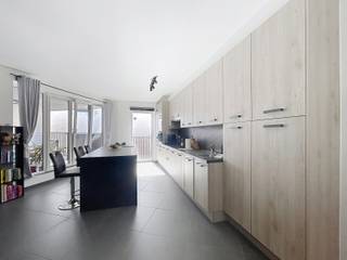 Dit gebouw is gelegen op de hoek van de Liersebaan en De Bergen (vlakbij restaurant Il Forno).INDELING APPARTEMENT 1E VERDInkomhalLeefruimte met open...