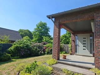 Charmante laagbouwwoning op ruim perceel met prachtige tuinDeze instapklare woning is gelegen op een prachtig perceel van ca. 1.800 m² en beschikt...