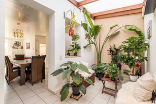 Uitstekende en goed gelegen woning met o.a. 2 ruime slaapkamers, zolderverdieping en private stadstuin. Het geheel ligt op een perceel van ca. 100...