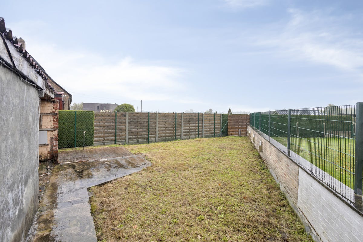 Te renoveren huis te koop met garage in Aartrijke - foto 3