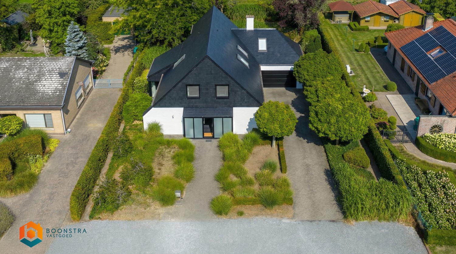 Stijlvolle villa met prachtige tuin, 3 slaapkamers en mogelijkheid tot vrij beroep - foto 1