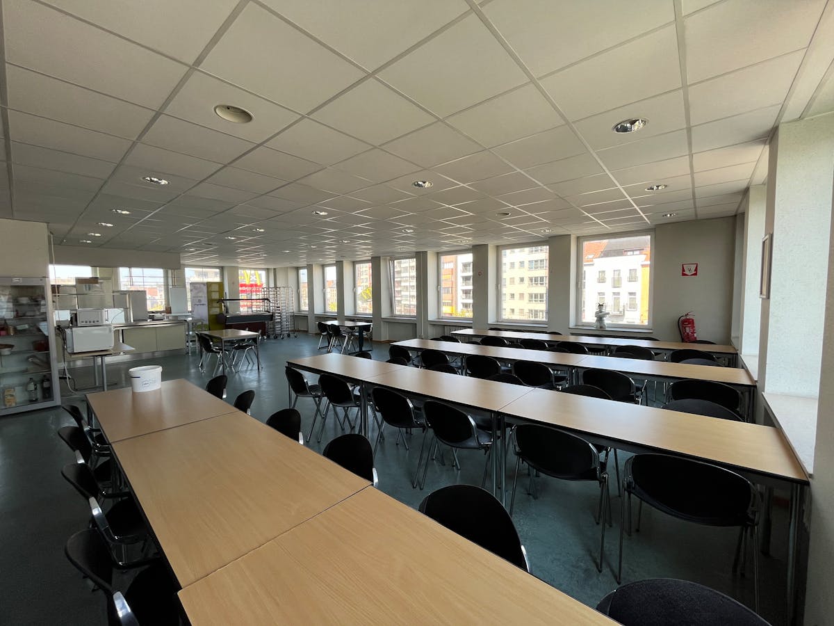 Easily accessible office space (512 m²) at Martelaarslaan in Ghent - photo 5