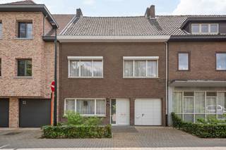 Ben je op zoek naar een nieuwe thuis met een ruime bewoonbare oppervlakte én nog extra uitbreidingsmogelijkheden? Deze te renoveren gezinswoning...