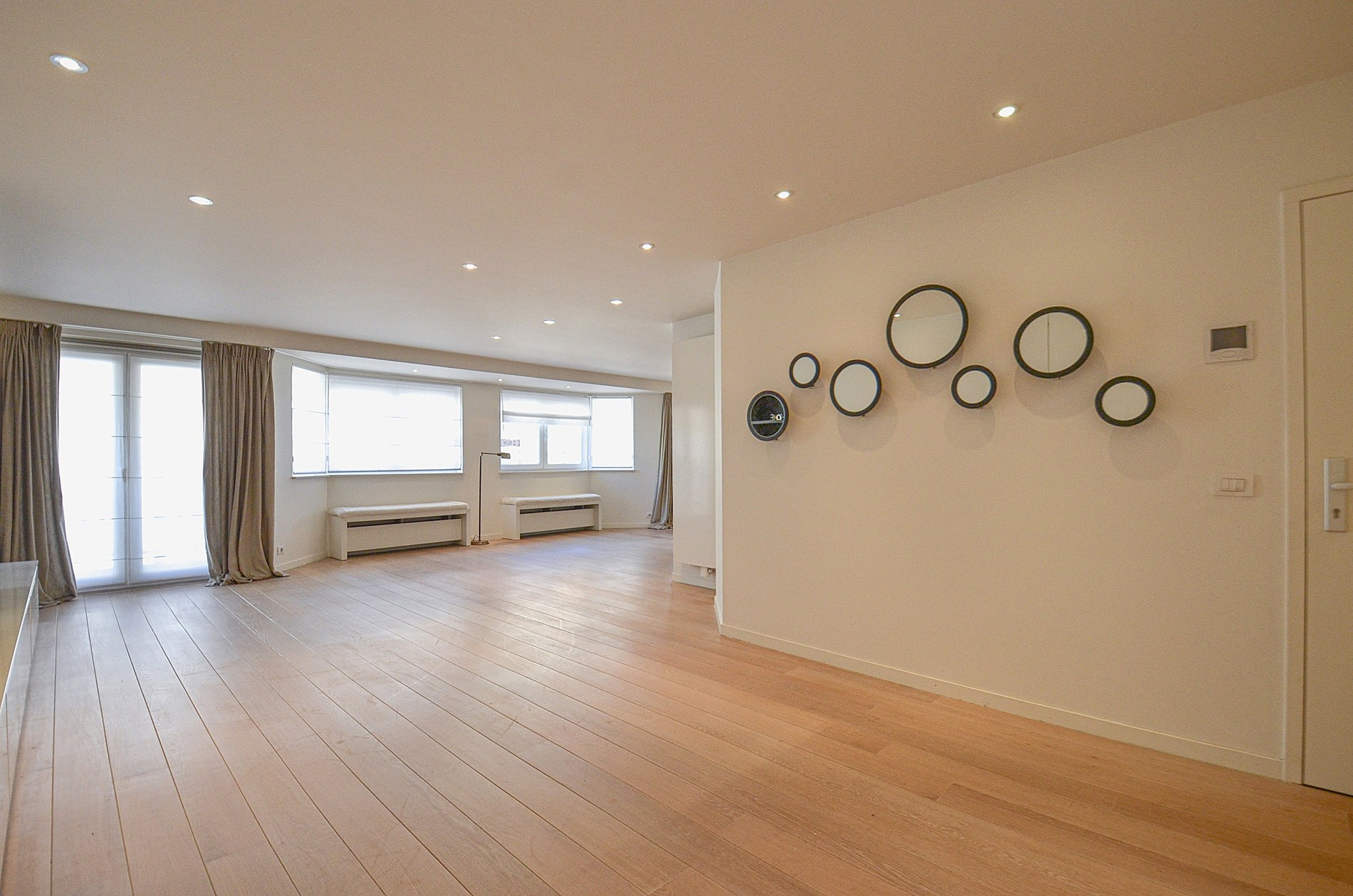 Topaanbieding – Uitzonderlijk ruim appartement gelegen in een stijlvolle residentie. - foto 5