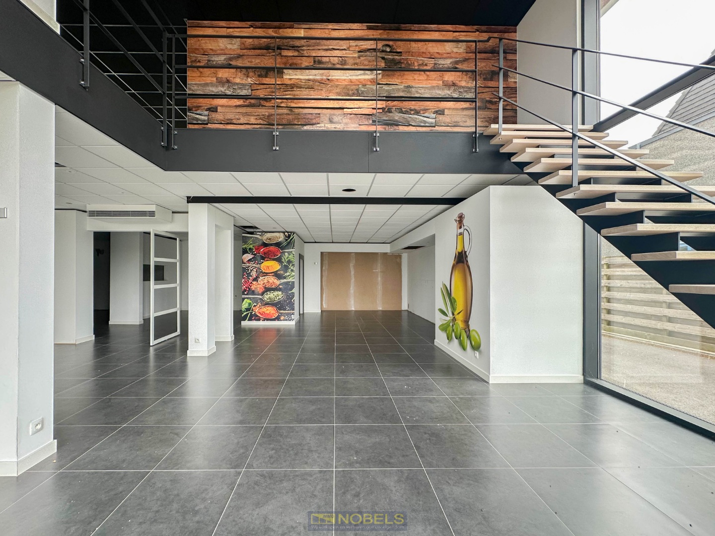 Te huur, ideaal gelegen commercieel pand (550m²) langs de N60 in Kruisem - foto 4