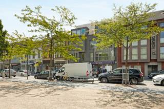 In het CENTRUM gelegen leuk instapklaar DUPLEXAPPARTEMENT met 2 SLK! INDELING: inkom met apart toilet, aangename leefruimte met open...