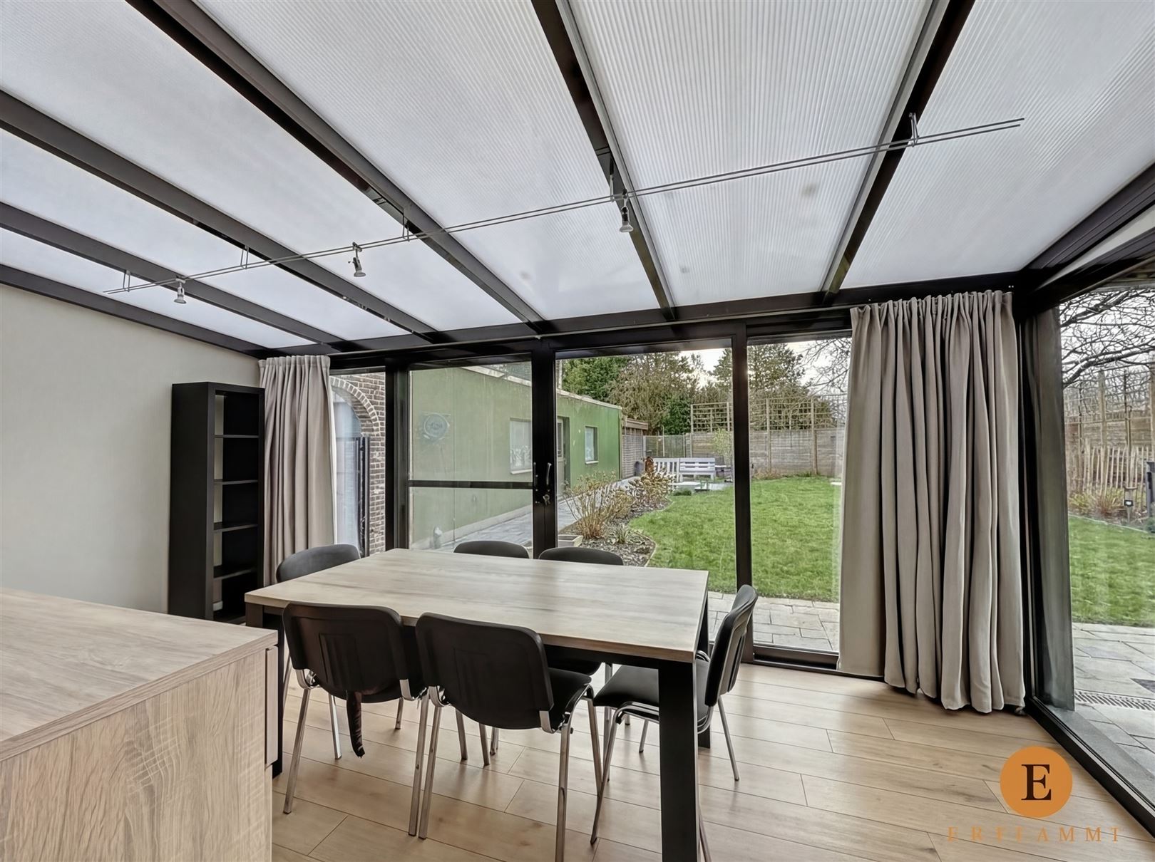 Statig residentieel landhuis met 4 slaapkamers en tuin. - foto 5