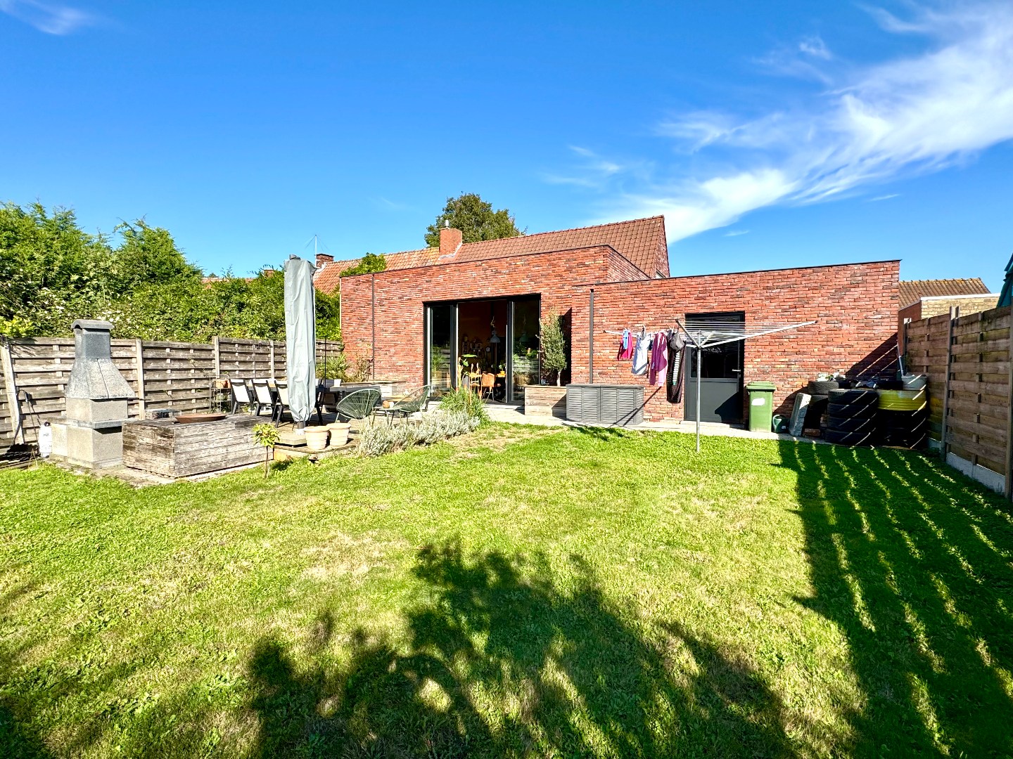 HALFOPEN WONING MET 2 SLPKS (3 MOGELIJK), GARAGE EN TUIN - foto 2
