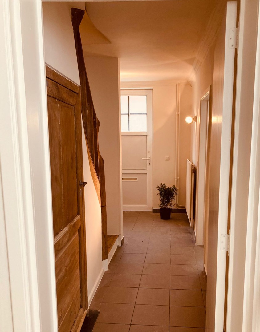 Karaktervolle woning met 2 slaapkamers, bureau en koer - foto 2