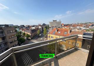 Dit mooi en lichtirjk twee-slaapkamerappartement bevindt zich op de vijfde verdieping van residentie Elisabeth, een verzorgd gebouw met...