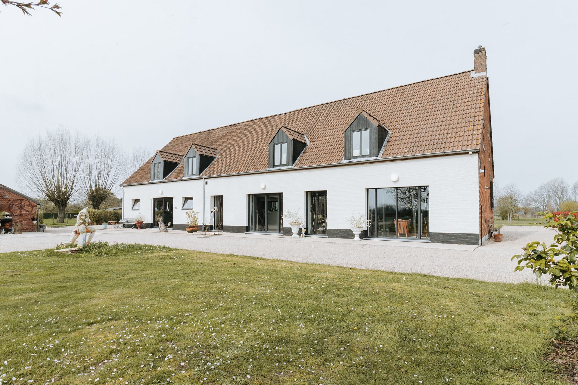 Uniek landgoed met hoeve, atelier, gastenverblijf en stallen - foto 2