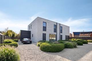 Verkaveling 'Tabaksveld' is een prachtige nieuwbouwrealisatie van 2 tijdloze en uiterst kwalitatieve halfopen woningen. De woningen zijn gelegen...