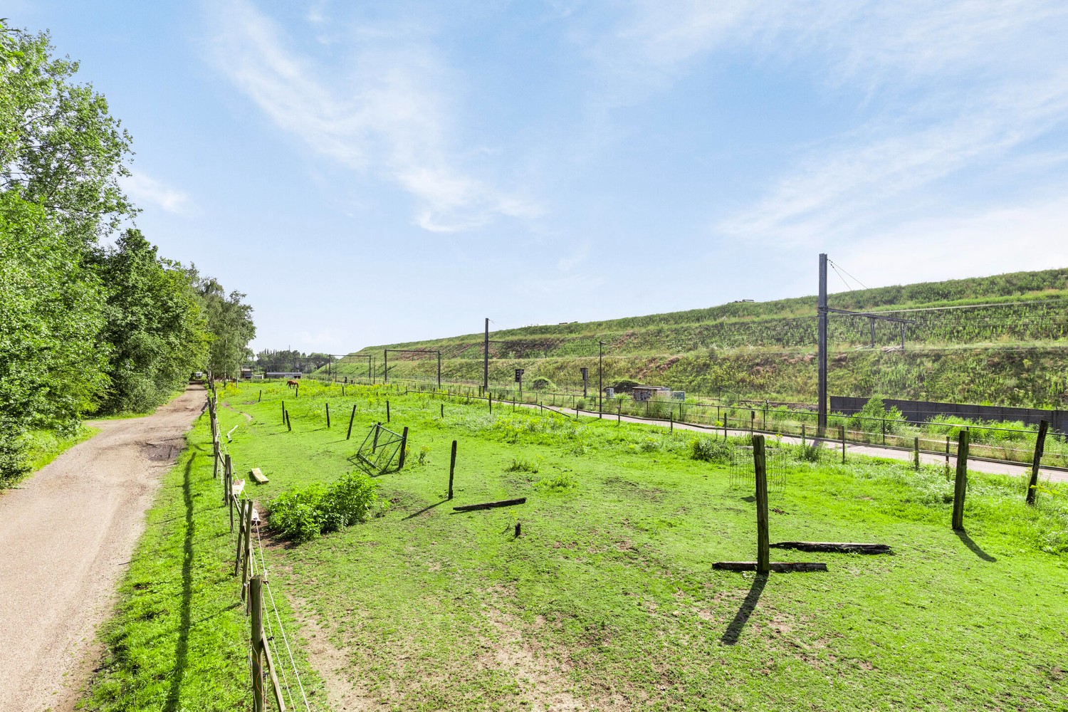 Ruim perceel met meerdere mogelijkheden - foto 2