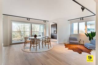 Appartement d'angle luxueusement rénové de 3 chambres à coucher avec 2 salles de bains et 2 terrasses !Ce bijou bénéficie d'un très haut niveau de...