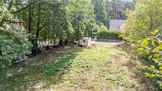Prachtige bouwgrond op de Heide te Waasmunster met mogelijkheid op een groot bouwvolume door de praktische perceelsvorm.<br /><br />Deze bouwgrond in de Fortenstraat in Waasmunster biedt een uitstekende opportuniteit voor wie een Villa / open bebouwing wil realiseren op een aantrekkelijke en bosrijke locatie op de Heide. Dankzij de mooie straatbreedte en de praktische perceelsvorm geniet u van heel wat mogelijkheden om uw droomwoning te ontwerpen. Het perceel laat een groot bouwvolume toe, ideaal voor wie op zoek is naar comfort, licht en grote leefruimtes. De rustige ligging combineert vlotte bereikbaarheid met een aangename groene woonomgeving. Een unieke opportuniteit voor wie een woning volledig naar eigen smaak wil bouwen!<br /><br />Troeven:<br />• Gelegen op de Heide in Waasmunster<br />• Groot bouwvolume mogelijk<br />• Praktische perceelsvorm en mooie straatbreedte<br />• Bouwgrond geschikt voor een open bebouwing - Villa<br /><br />Neem vandaag nog contact op met je ERA-makelaar voor meer informatie in verband met de bouwvoorschriften.<br /><br />JOUW DROOMLOCATIE. ZO GEVONDEN!