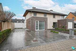 Ontdek deze verzorgde en instapklare gezinswoning gelegen in een rustige en kindvriendelijke verkaveling, doch gunstig gelegen ten opzichte...