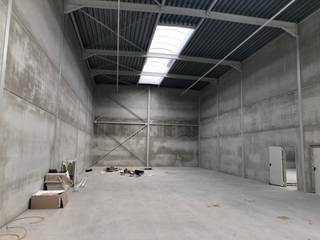 <p>Unité PME de 467 m² à louer à Aartselaar ! Cette unité bénéficie d’un emplacement de premier ordre le long de la Boomsesteenweg, idéalement située entre Anvers et Bruxelles. Elle est équipée d’une porte sectionnelle, d’une hauteur libre de 7 m, d’une alimentation électrique triphasée ainsi que de 5 emplacements de parking.</p>
<p>Disponible immédiatement !</p>
<p>En cas d’intérêt, contactez Structura.biz pour organiser une visite sur place.</p>