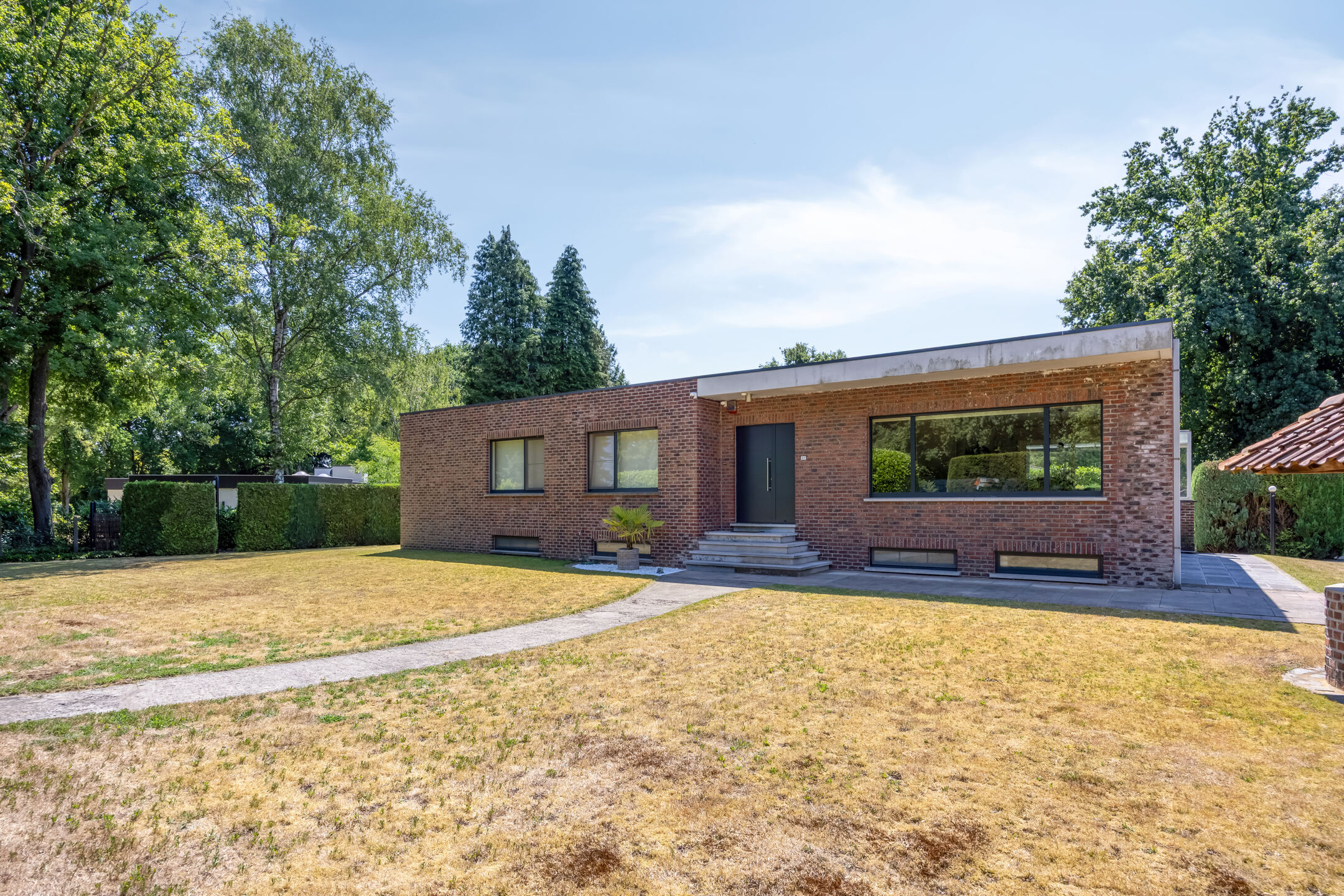 Gelijkvloerse villa te koop in Heusden-Zolder - foto 1