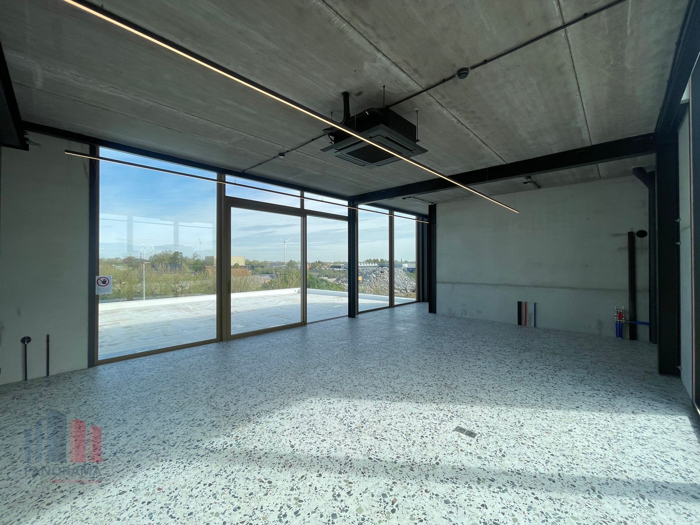 Nieuwbouw KMO-unit van 182 m² met 81 m² kantoorruimte nabij de E403 te huur - foto 4