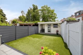 Gerenoveerde woning met 3 slaapkamers en zonnige tuin OMGEVINGDeze gerenoveerde woning is gelegen in een rustige, enkelrichtingsstraat met genoeg...