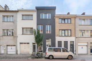 Dit ruim kantoorgebouw is gelegen in een rustige straat aan het Groen Kwartier, op een boogscheut van Berchem Station. Het gebouw bestaat uit een...