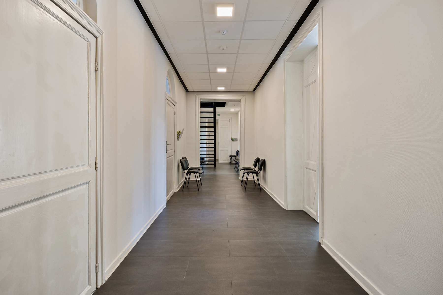 Uitzonderlijke kantoorruimte in commercieel centrum - foto 4