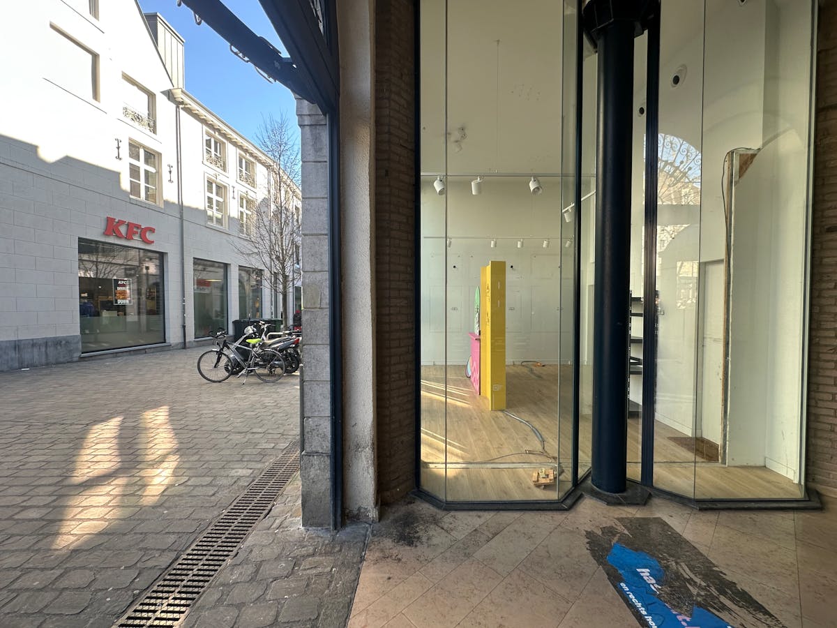 Handelspand van ca. 140 m² op topligging in centrum Hasselt met grote vitrine - foto 3