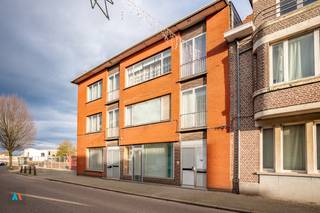 Opbrengsteigendom met handelsruimte en woonunits in Sint-LenaartsInvesteren, wonen én ondernemen op een toplocatie?Deze eigendom in het centrum van...