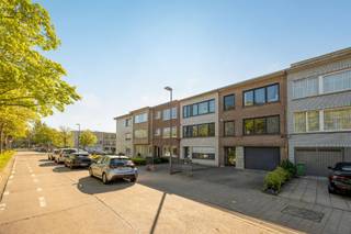 Thuiskomen in een groene omgevingIn de Biesheuvellaan woon je rustig, met veel groen rondom en toch alles dichtbij. Winkels, scholen en openbaar...
