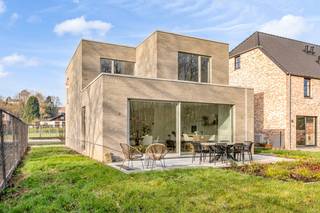 In Sint-Agatha-Rode, een zeer rustige en groene deelgemeente van Huldenberg, hebben we nog één moderne woning beschikbaar in ons...