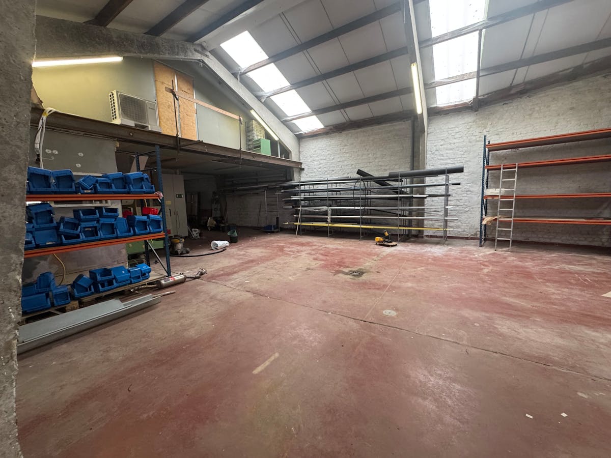 Te huur: Praktische opslagruimte (250m²) in Oostende - foto 4