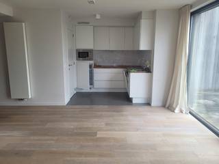 Het ruime en lichtrijke appartement van 81 m2 met een houten zongericht terras biedt eenprachtig uitzicht op de charmante villa’s aan de overkant van...