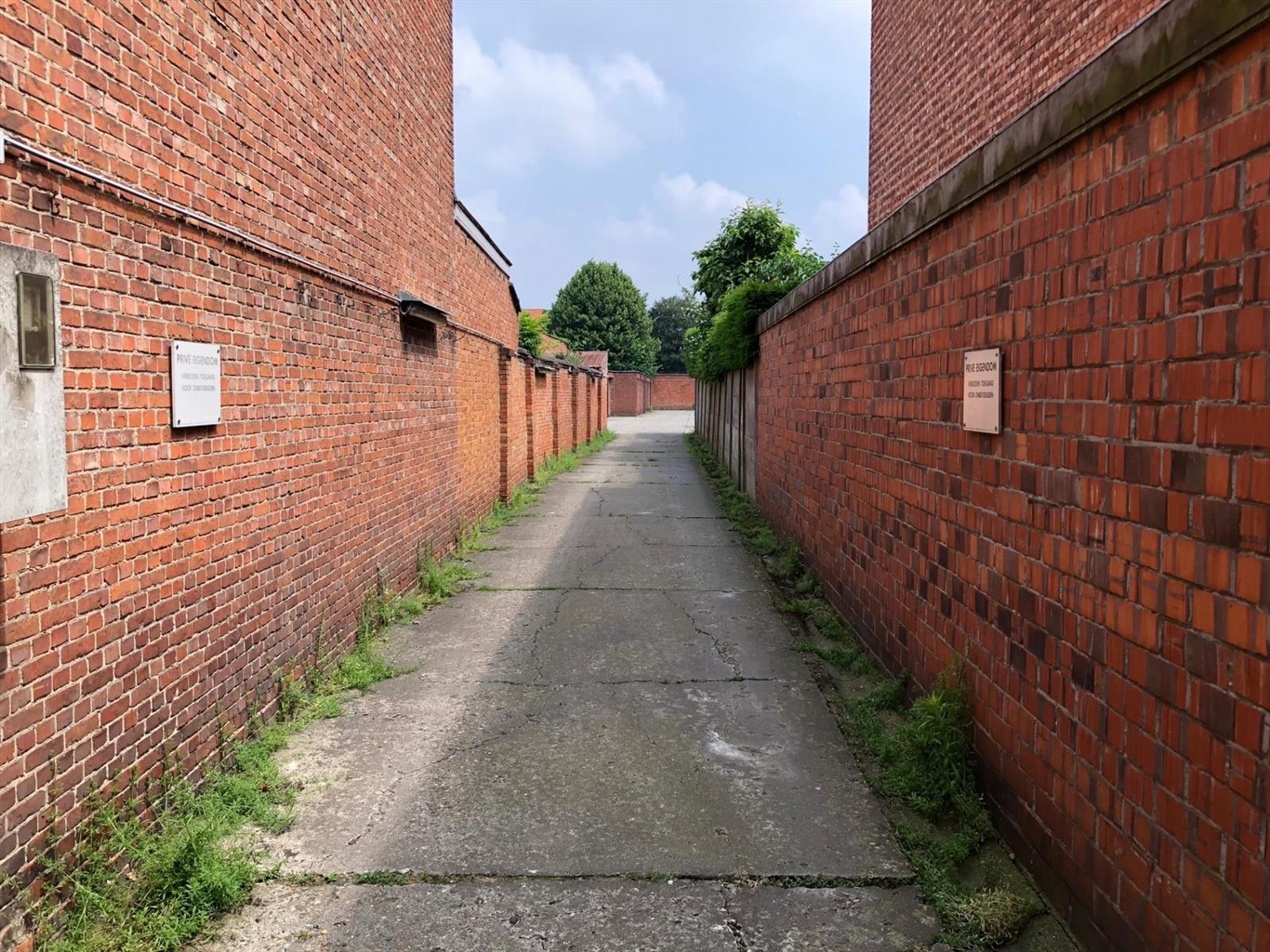 Garagebox met manuele poort nabij de Grote Markt te Turnhout - foto 5