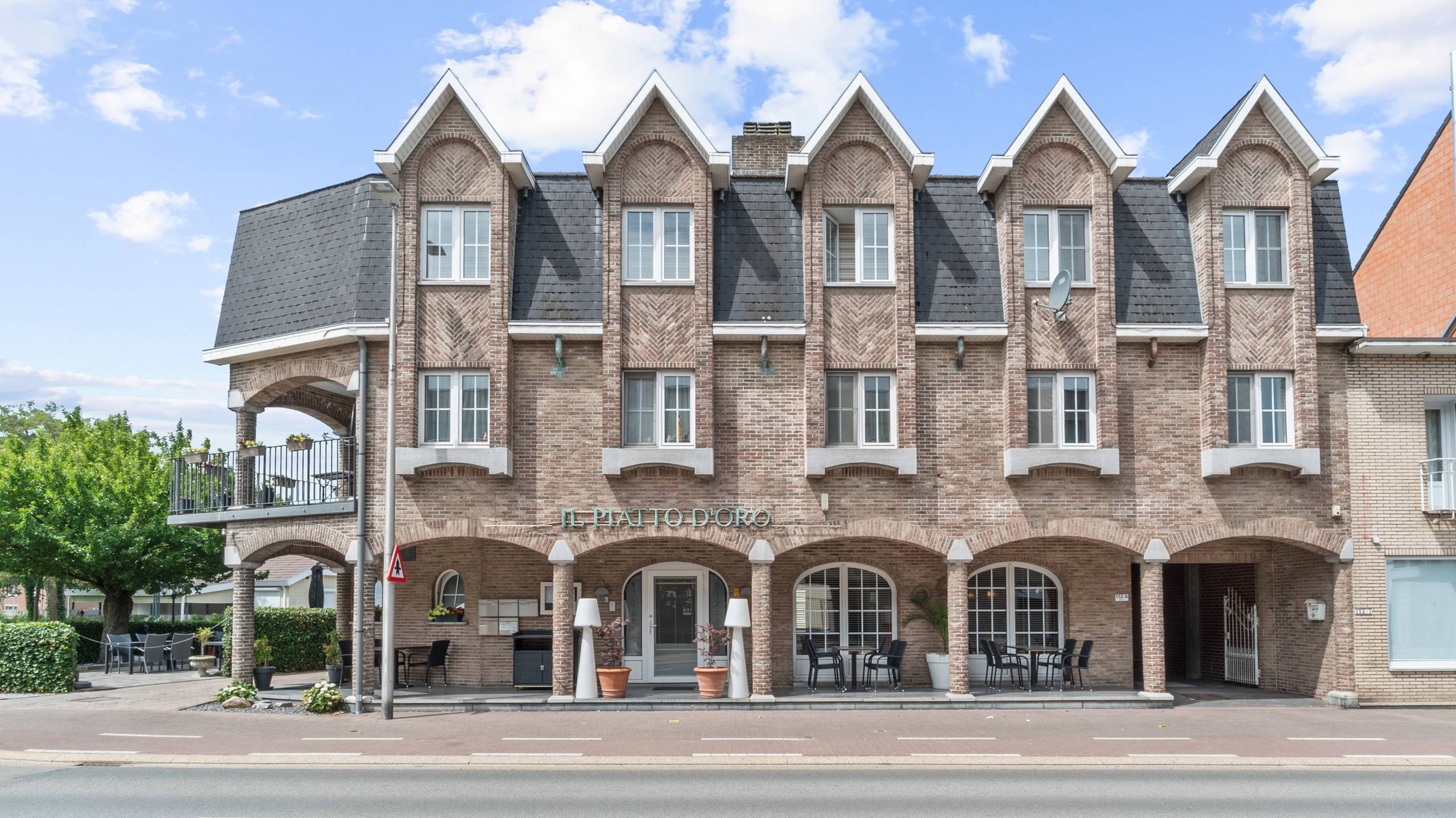 Instapklaar handelspand met gelijkvloers appartement  - foto 1