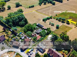 <span><span><strong>🏠 Ontdek je nieuwe thuis tijdens het weekend van de OPENKIJKDAGEN!<br />📅 Zaterdag 17 oktober ⏰ 13u tot 14u30<br />📌 Vrij toegankelijk – GEEN afspraak nodig<br />📞 Wil je eerder al een kijkje nemen? Bel ons op ☎️ 055 30 92 90</strong></span></span><br /><br />TOTAAL TE RENOVEREN / TE SLOPEN HOEVE met WEILANDEN, BOOMGAARD, STALLINGEN EN HANGARS op RUIM 1,5 HECTARE, gelegen in het landelijke Bever. Troef is de TOEGANG ACHTERAAN DE WEIDES, bereikbaar met de wagen De eigendom bevindt zich in TWEEDE BOUWLIJN op een perceel van 15.823M² en omvat een woonhuis, diverse bijgebouwen, tuin, weides en boomgaard. Ideaal voor DIERENLIEFHEBBERS of wie op zoek is naar ruimte, privacy en OPEN VERGEZICHTEN. Ondanks de rustige ligging geniet u van een GOEDE BEREIKBAARHEID via de E429 richting Doornik, Halle en Brussel en de N7 richting Ath en Halle. Een LANDELIJKE EIGENDOM MET VEEL POTENTIEEL om volledig naar eigen smaak te renoveren.<br /><br />Adres: Romont 29 te Bever<br /><br />Renovatieplicht van toepassing; P-score: A, G-score: A; Bestuursmaatregelen in maatregelenregister: neen.; Vrij bij akte.