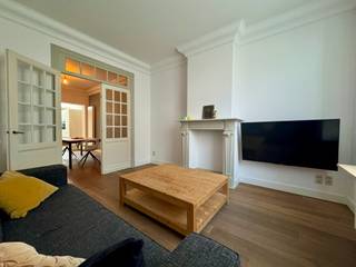 BENIEUWD? VRAAG EEN AFSPRAAK AAN VIA WWW. HILLEWAERE.BE EN KLIK OP DE RODE KNOP 'BEZOEK AANVRAGEN'.Deze charmante woning met herenhuisallures ligt in...